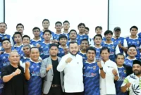 Wali Kota Padang, Fadly Amran buka puasa bersama keluarga besar PSP Padang di Palanta Kediaman Resmi Wali Kota Padang, Kamis (5/3/2026). (Foto: Prokopim Padang)