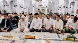 Menteri Sosial Saifullah Yusuf saat peringatan Nuzulul Quran Ramadan 1447 Hijriah di Masjid Raya Baiturrahman, Jumat (6/3/2026) malam. (Foto: Kemensos)