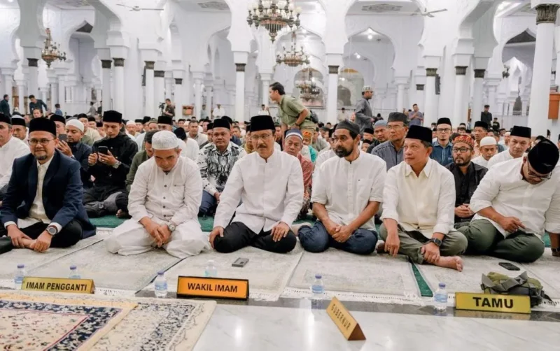 Menteri Sosial Saifullah Yusuf saat peringatan Nuzulul Quran Ramadan 1447 Hijriah di Masjid Raya Baiturrahman, Jumat (6/3/2026) malam. (Foto: Kemensos)