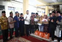 Wali Kota Padang Fadly Amran menghadiri buka puasa bersama warga Huntara di Rusunawa Lubuk Buaya, Jumat (13/3/2026). (Foto: Prokopim Padang)