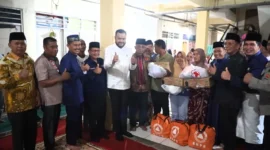 Wali Kota Padang Fadly Amran menghadiri buka puasa bersama warga Huntara di Rusunawa Lubuk Buaya, Jumat (13/3/2026). (Foto: Prokopim Padang)