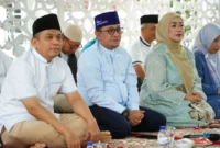 Bupati Tanah Datar Eka Putra saat menghadiri kegiatan buka puasa bersama pengurus dan relawan PKK, Posyandu, serta PMI Kabupaten Tanah Datar di Gazebo Indojolito, Batusangkar, Sabtu (7/3/2026). (Foto: Prokopim Tanah Datar)