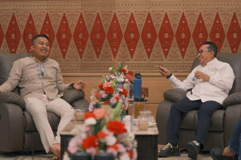 Bupati Tanah Datar Eka Putra bersilaturahmi bersama Wakil Gubernur Sumbar dalam rangka momentum Idulfitri 1447 Hijriah Sabtu (21/3/2026). (Foto: Prokopim Tanah Datar)