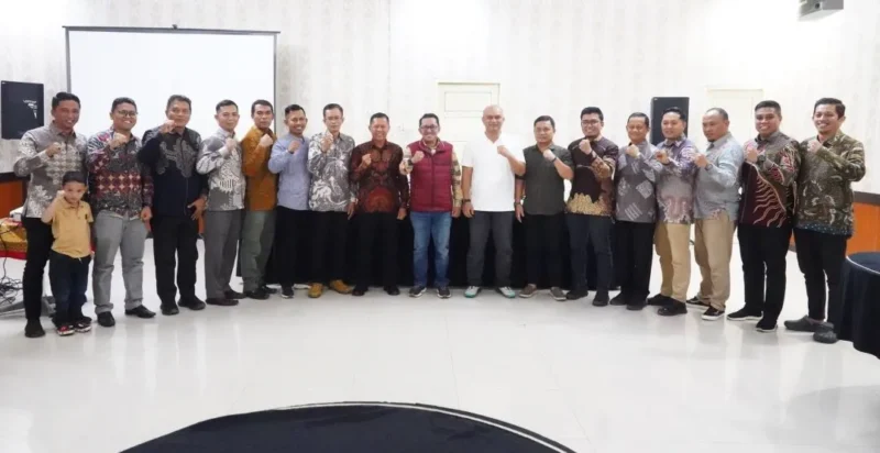 Bupati Tanah Datar, Eka Putra saat Rakor camat se-Kabupaten Tanah Datar di Mifan Padang Panjang, Sabtu (28/3/2026). (Foto: Prokopim Tanah Datar)