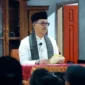 Bupati Khairunas saat Safari Ramadan di Masjid Nurul Iman, Jorong Taratak Tinggi, Kecamatan Pauh Duo, Sabtu (28/2/2026). (Foto: Pemkab Solsel)