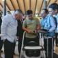Menteri Perhubungan Dudy Purwagandhi mengecek harga tiket pesawat ke penumpang di Bandara Soekarno-Hatta, Senin (16/3/2026). (Foto: Kemenhub)