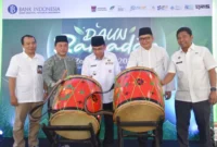 Wakil Wali Kota Padang Maigus Nasir bersama Kepala Perwakilan BI Provinsi Sumbar Mohamad Abdul Majid Ikram membuka kegiatan Daun Ramadan di Pujasera Kota Padang, Rabu (4/3/2026). (Foto: Prokopim Padang)