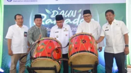 Wakil Wali Kota Padang Maigus Nasir bersama Kepala Perwakilan BI Provinsi Sumbar Mohamad Abdul Majid Ikram membuka kegiatan Daun Ramadan di Pujasera Kota Padang, Rabu (4/3/2026). (Foto: Prokopim Padang)