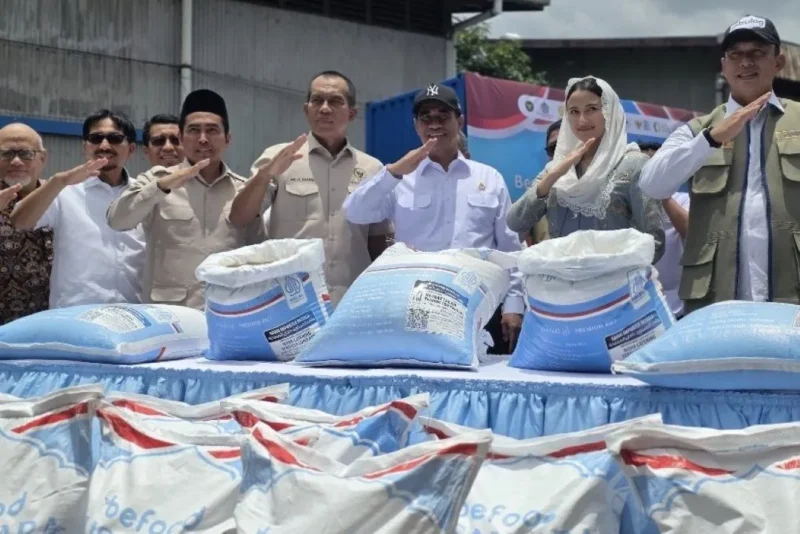 Pelepasan ekspor beras di Gudang Bulog Kelapa Gading, Jakarta, Rabu (4/3/2026) untuk memenuhi kebutuhan konsumsi jemaah haji Indonesia pada musim haji 2026. (Foto: Kemenhaj)