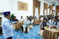 Bupati Tanah Datar Eka Putra bersilaturahmi sekaligus berbuka puasa bersama FKWN di Gedung Indojolito, Batusangkar, Senin (9/3/2026). (Foto: Prokopim Tanah Datar)