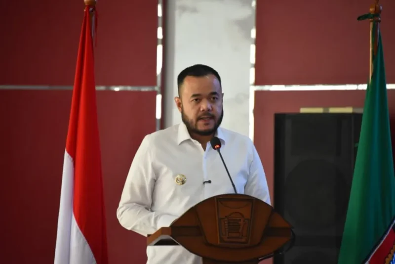 Wali Kota Padang Fadly Amran membuka Forum Konsultasi Publik Rancangan Awal RKPD Kota Padang Tahun 2027 di Aula Gedung Bagindo Aziz Chan, Balai Kota Padang, Aie Pacah, Senin (2/3/2026). (Foto: Prokopim Padang)
