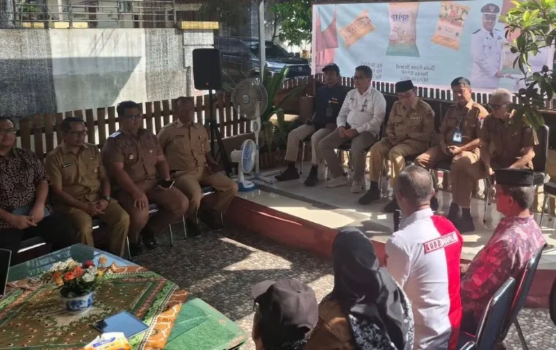 Wakil Wali Kota Padang, Maigus Nasir meninjau GPM di halaman Kantor Lurah Kubu Marapalam, Kecamatan Padang Timur, Selasa (3/3/2026). (Foto: Diskominfo Padang)