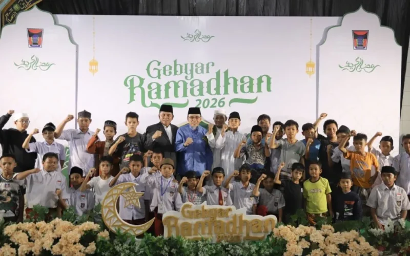 Wakil Wali Kota Padang, Maigus Nasir membuka Gebyar Ramadan 2026 di Masjid Raya Ganting, Minggu (8/3/2026). (Foto: Prokopim Padang)