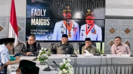 Gubernur Mahyeldi Ansharullah memimpin rapat koordinasi antara Pemprov Sumbar dan Pemko Padang di Palanta Rumah Dinas Wali Kota Padang, Jumat (6/3/2026). (Foto: ADPSB)