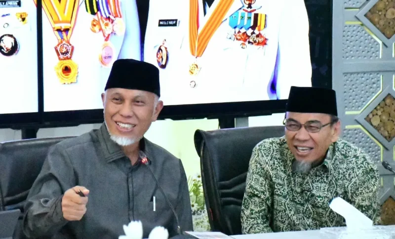 Wakil Wali Kota Padang, Maigus Nasir bersama Gubernur Sumbar, Mahyeldi Ansharullah saat Rakor di
Gedung Putih Kediaman Resmi Wali Kota Padang, Jumat (6/3/2026). (Foto: Prokopim Padang)