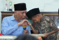 Gubernur Sumbar Mahyeldi Safari Ramadan di Masjid Jabal Rahmah, Nagari Tanjung Labuah, Kecamatan Sumpur Kudus, Kabupaten Sijunjung, Minggu (1/3/2026). (Foto: ADPSB)