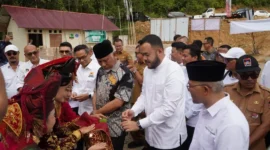 Wali Kota Padang, Fadly Amran menghadiri peresmian sekaligus penyerahan kunci Huntap Mandiri Kampung Tangguh Kadin di Batu Busuk, Kecamatan Pauh, Selasa (10/3/2026). (Foto: Prokopim Padang)