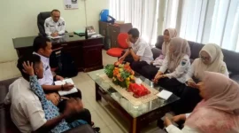 Panitia Pelaksana Halal Bihalal IKWAL IV Jurai, saat melakukan rapat persiapan di Painan. (Foto: Dok. Niks)