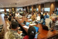 Menteri Perumahan dan Kawasan Permukiman (PKP) Maruarar Sirait dalam pertemuan bersama Gubernur Sulawesi Utara dan Gubernur Papua Selatan, Jumat (27/2/2026). (Foto: Kementerian PKP)