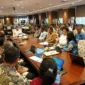 Menteri Perumahan dan Kawasan Permukiman (PKP) Maruarar Sirait dalam pertemuan bersama Gubernur Sulawesi Utara dan Gubernur Papua Selatan, Jumat (27/2/2026). (Foto: Kementerian PKP)
