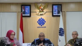 Wakil Menteri Ketenagakerjaan Afriansyah Noor saat memimpin rapat koordinasi persiapan mudik pekerja di Kantor Kemnaker, Jakarta, Kamis (5/3/2026). (Foto: Kemnaker)