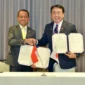 Penandatanganan kerja sama antara Menteri ESDM Indonesia, Bahlil Lahadalia dengan Menteri Ekonomi, Perdagangan, dan Industri Jepang, Ryosei Akazawa di Tokyo, Minggu (15/3). (Foto: Kementerian ESDM)