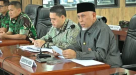 Gubernur Sumbar, Mahyeldi Ansharullah menerima kunjungan kerja Komisi I DPR RI dalam masa reses di Gedung Sapta Marga Kodam I Bukit Barisan, Jumat (6/3/2026). (Foto: ADPSB)
