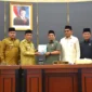 Wakil Wali Kota Padang, Maigus Nasir menyampaikan Nota LKPJ Tahun 2025 dalam Rapat Paripurna di DPRD Kota Padang, Senin (9/3/2026). (Foto: Prokopim Padang)