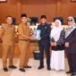 Sekretaris Daerah Kota Payakumbuh Rida Ananda menyampaikan Nota Penjelasan LKPj Tahun Anggaran 2025 dalam rapat paripurna DPRD Kota Payakumbuh, Selasa (31/3/2026). (Foto: MC Payakumbuh)