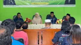 Anggota DPR RI, Lisda Hendrajoni saat melakukan pertemuan dengan sejumlah guru madrasah dan pejabat Kementerian Agama di Kabupaten Kepulauan Mentawai, Sumatera Barat. (Dok TA DPR RI)