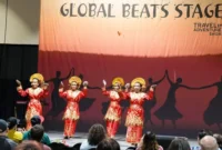 Penampilan tari piring di ajang Los Angeles Travel & Adventure Show 2026 Amerika Serikat. (Foto: Kemenpar)