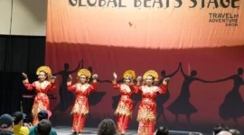 Penampilan tari piring di ajang Los Angeles Travel & Adventure Show 2026 Amerika Serikat. (Foto: Kemenpar)