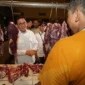 Menteri Perdagangan Budi Santoso meninjau harga dan stok bapok di Pasar Rawasari, Jakarta Pusat, Senin (16/3). (Foto: Kemendag)