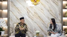 Menhaj Mochamad Irfan Yusuf menerima audiensi Gubernur Maluku Utara, Sherly Tjoanda Laos di Kantor Kemenhaj di Jakarta, Selasa (17/3/2026). (Foto: Kemenhaj)