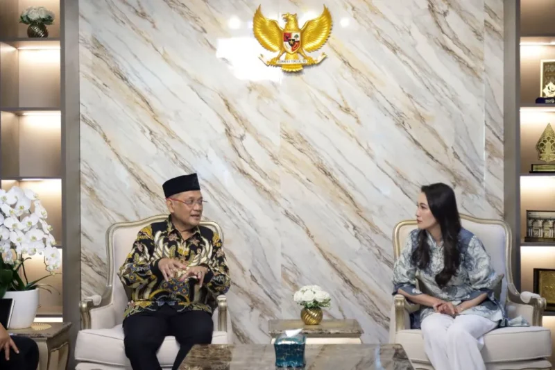 Menhaj Mochamad Irfan Yusuf menerima audiensi Gubernur Maluku Utara, Sherly Tjoanda Laos di Kantor Kemenhaj di Jakarta, Selasa (17/3/2026). (Foto: Kemenhaj)