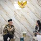 Menhaj Mochamad Irfan Yusuf menerima audiensi Gubernur Maluku Utara, Sherly Tjoanda Laos di Kantor Kemenhaj di Jakarta, Selasa (17/3/2026). (Foto: Kemenhaj)