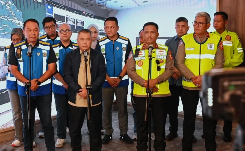 Menteri Perhubungan Dudy Purwagandhi memberikan keterangan pers terkait arus bali Lebaran 2026. (Foto: Kemenhub)