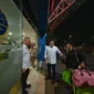 Menteri Perhubungan Dudy Purwagandhi dan Sekretaris Kabinet Teddy Indra Wijaya memantau arus balik Lebaran 2026 di Terminal Terpadu Pulo Gebang, Jakarta, Rabu (25/3) dini hari. (Foto: Kemenhub)