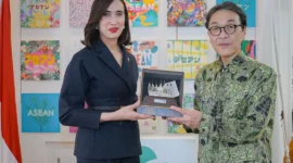 Menteri Pariwisata RI Widiyanti Putri Wardhana melakukan pertemuan bilateral dengan Secretary-General ASEAN-Japan Centre (AJC), Dr. Kunihiko “Chris” Hirabayashi, Tokyo (30/3/2026). (Foto: Kemenpar)