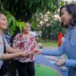 Menpar Widiyanti Putri Wardhana berdialog dengan pengunjung Taman Bendera Pusaka saat melakukan visitasi di kawasan Blok M, Jakarta Selatan, Senin (16/3/2026). (Foto: Kemenpar)