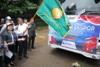 Menteri Pertanian Amran Sulaiman melepas ekspor produk unggas ketiga negara di Kantor Kementan, Jakarta, Selasa (3/3/2026). (Foto: Kementan)