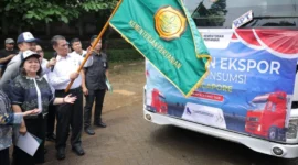 Menteri Pertanian Amran Sulaiman melepas ekspor produk unggas ketiga negara di Kantor Kementan, Jakarta, Selasa (3/3/2026). (Foto: Kementan)