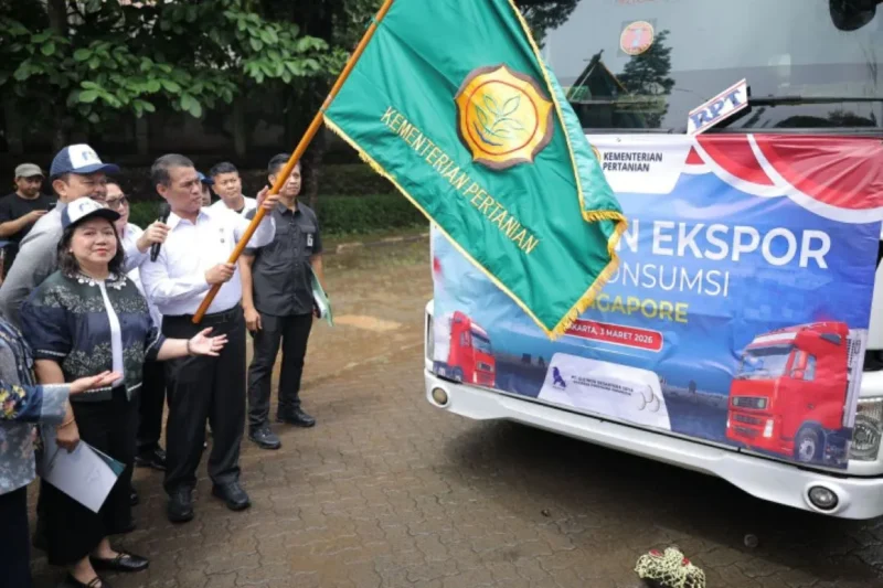 Menteri Pertanian Amran Sulaiman melepas ekspor produk unggas ketiga negara di Kantor Kementan, Jakarta, Selasa (3/3/2026). (Foto: Kementan)