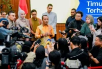 Menteri Energi dan Sumber Daya Mineral (ESDM) Bahlil Lahadalia dalam keterangan pers di Jakarta, Selasa (3/3). (Foto: Kementerian ESDM)
