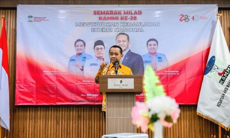 Menteri ESDM Bahlil Lahadalia dalam acara Semarak Milad ke-28 Kesatuan Aksi Mahasiswa Muslim Indonesia (KAMMI) di Jakarta, Minggu (1/3). (Foto: Kementerian ESDM)