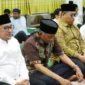 Menteri Pekerjaan Umum RI, Dody Hanggodo melaksanakan Salat Isya dan Tarawih berjamaah di Masjid Muhammadiyah Batusangkar, Senin (2/3/2026). (Foto: Prokopim Tanah Datar) 