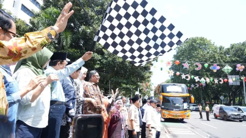Pelepasan peserta program Mudik Gratis Ramadan 1447 H/2026 M Kemenag. (Foto: Rima Febrina Hirman/Kemenag)