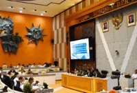 Menteri Perhubungan Dudy Purwagandhi menyampaikan kesiapan infrastruktur dan layanan transportasi menghadapi Lebaran 2026 dalam rapat kerja bersama Komisi V DPR RI di Jakarta, Rabu (11/3). (Foto: Kemenhub)