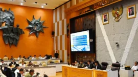 Menteri Perhubungan Dudy Purwagandhi menyampaikan kesiapan infrastruktur dan layanan transportasi menghadapi Lebaran 2026 dalam rapat kerja bersama Komisi V DPR RI di Jakarta, Rabu (11/3). (Foto: Kemenhub)