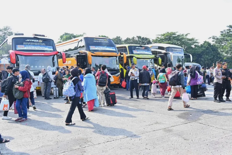 Sejak 13 Maret 2026 (H-8) hingga 17 Maret 2026 (H-4) total penumpang angkutan lebaran yang berangkat menggunakan angkutan umum tercatat sebanyak 6.251.806 orang. (Foto: Kemenhub)